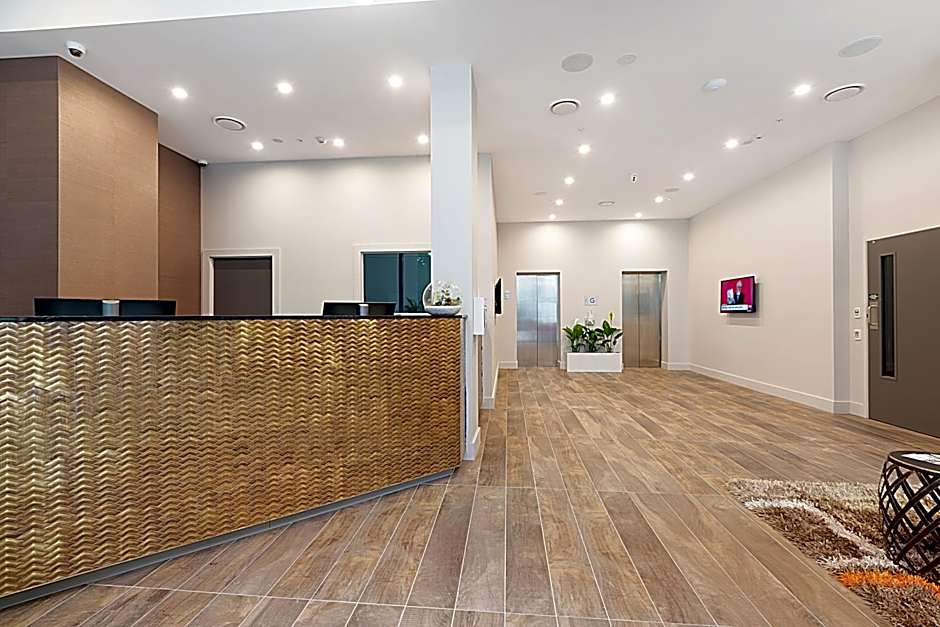 Ramada Suites Victoria Street West