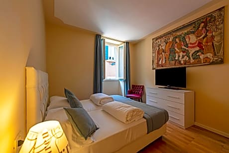 Suite with Lake View and Balcony 