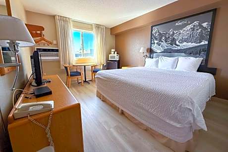1 King Bed, Non-Smoking