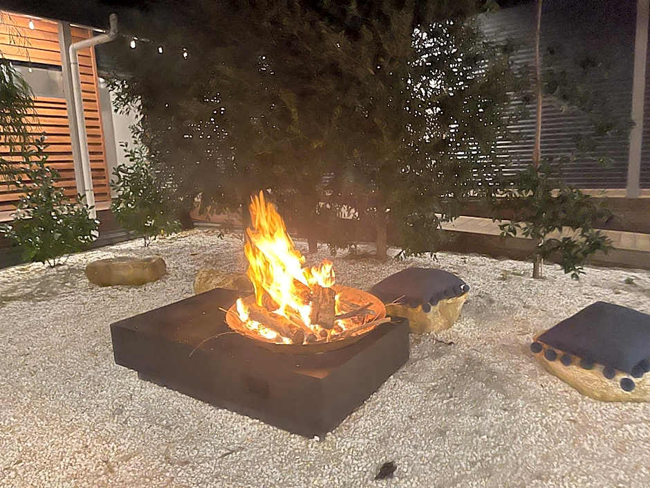 Grape Juice Retreat Rustic romantic gateway 5mins to beaches & town