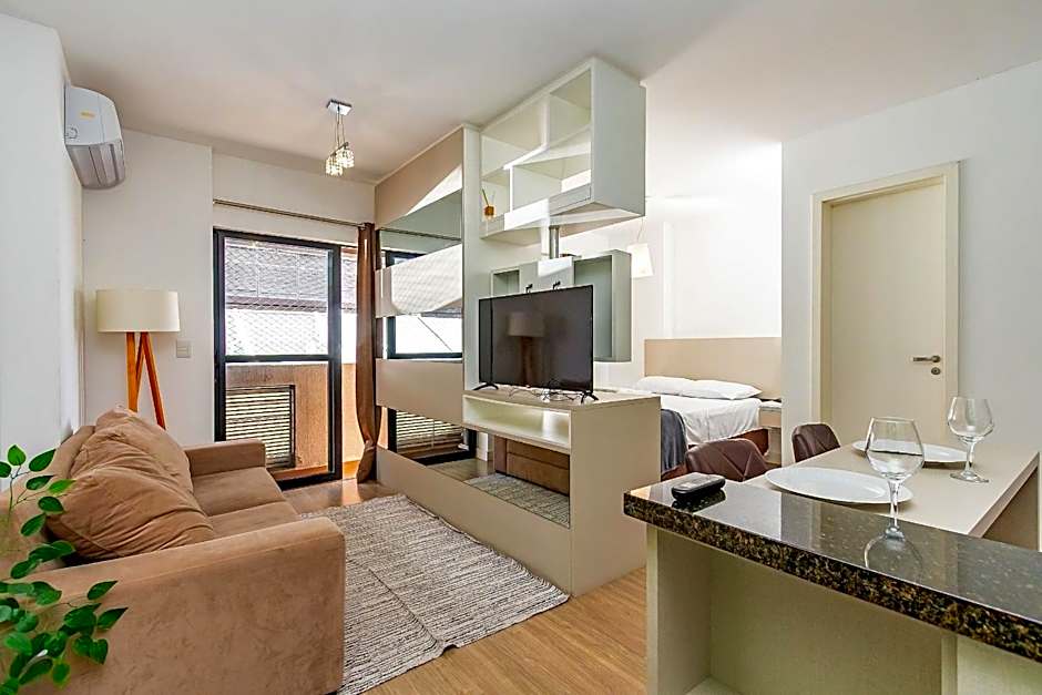 Apto em frente ao shopping com piscina aquecida