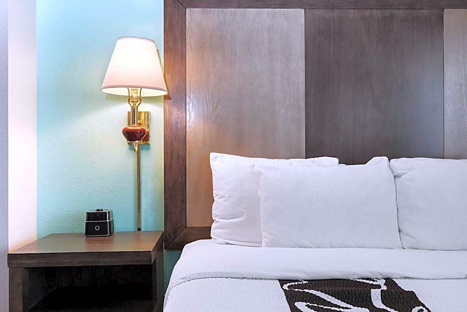 La Quinta Inn & Suites by Wyndham Omaha Airport Downtown