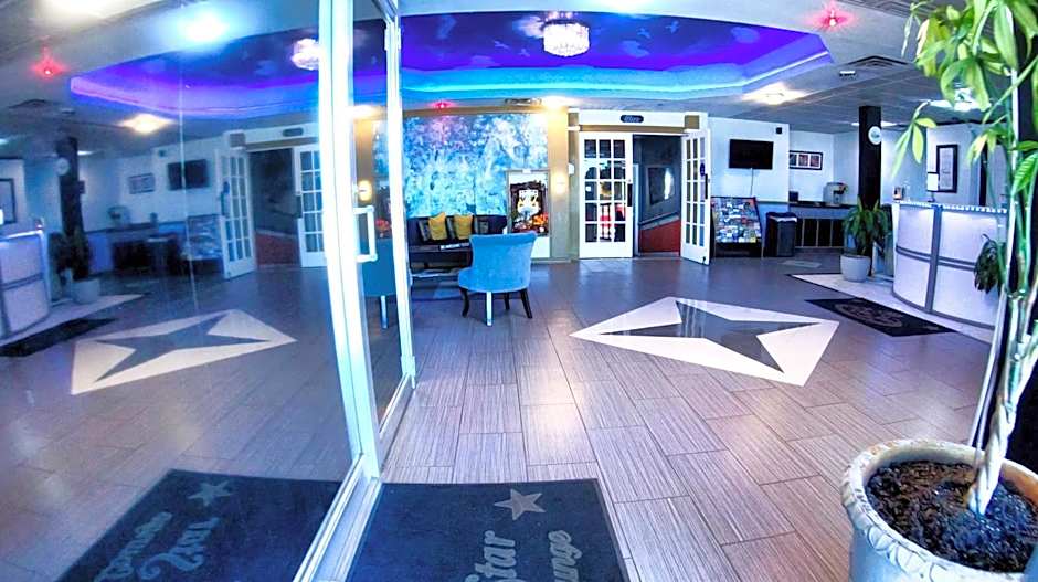 R Nite Star Inn and Suites -Home of the Cowboys & Rangers