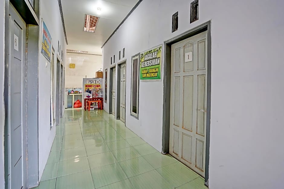 OYO Life 92937 Kost Putri Sarkara Syariah