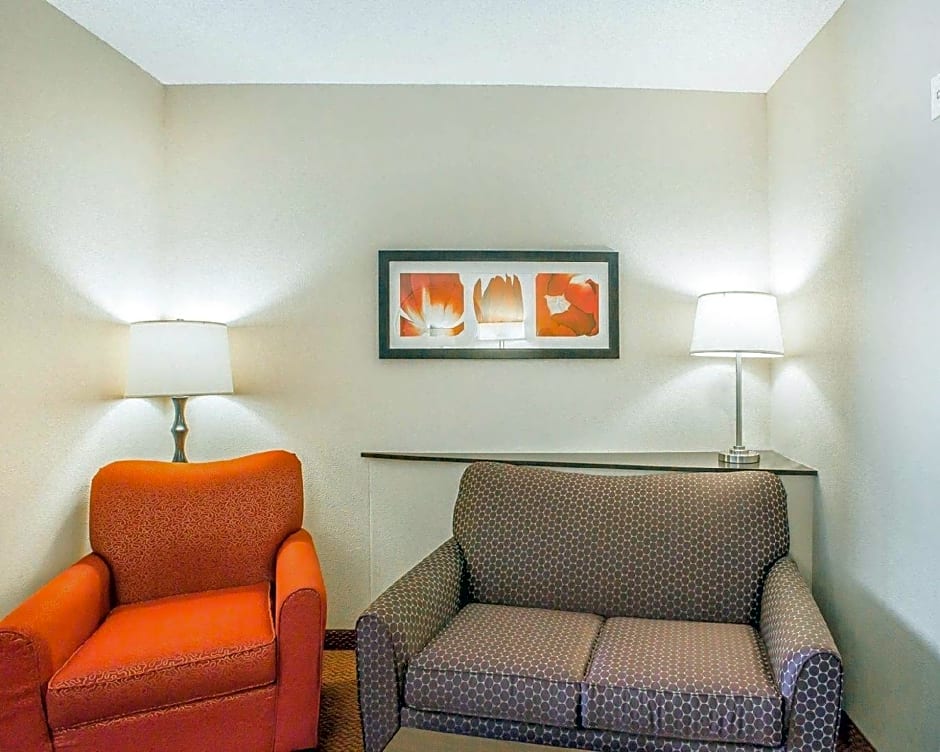 Comfort Suites Manchester near Arnold AFB
