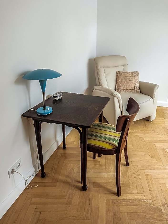 Crystal Suites Old Town