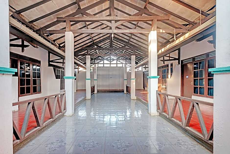 SPOT ON 92983 Hotel Ayu