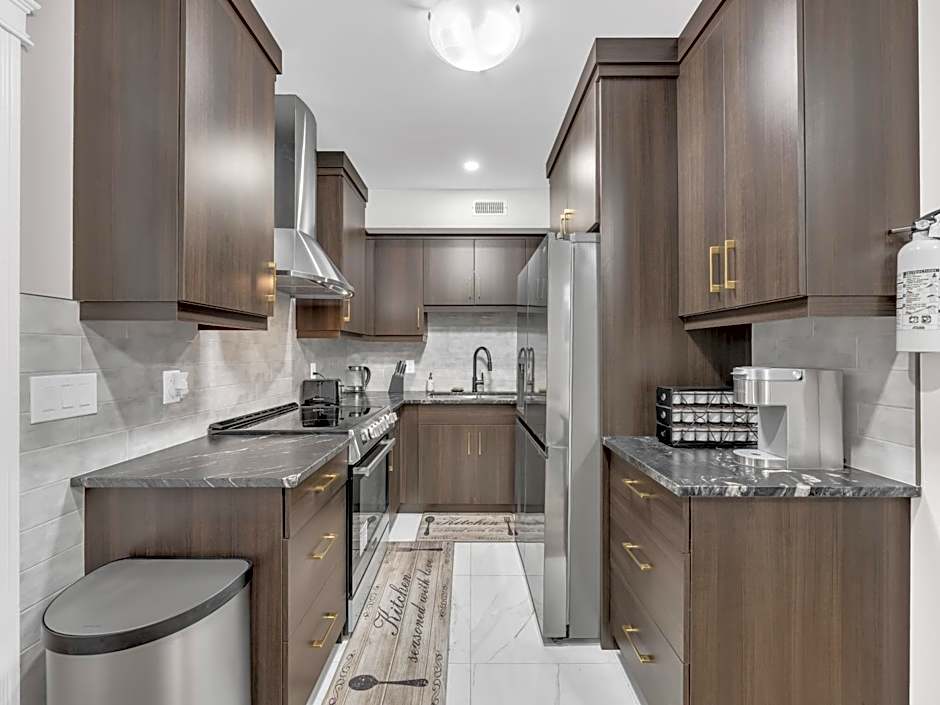 Stylish 2-Bedroom Apartment In Downtown Windsor