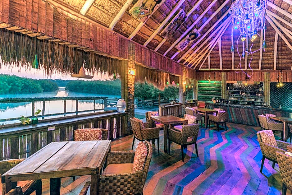 La Embajada Universal The Eighth Color of Bacalar