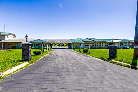 Country Hearth Inn & Suites By OYO Sturgis