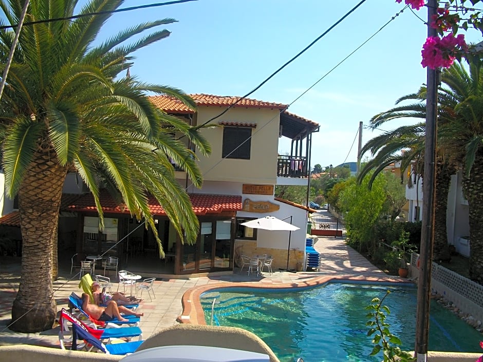 Pella House Studios & Apartments