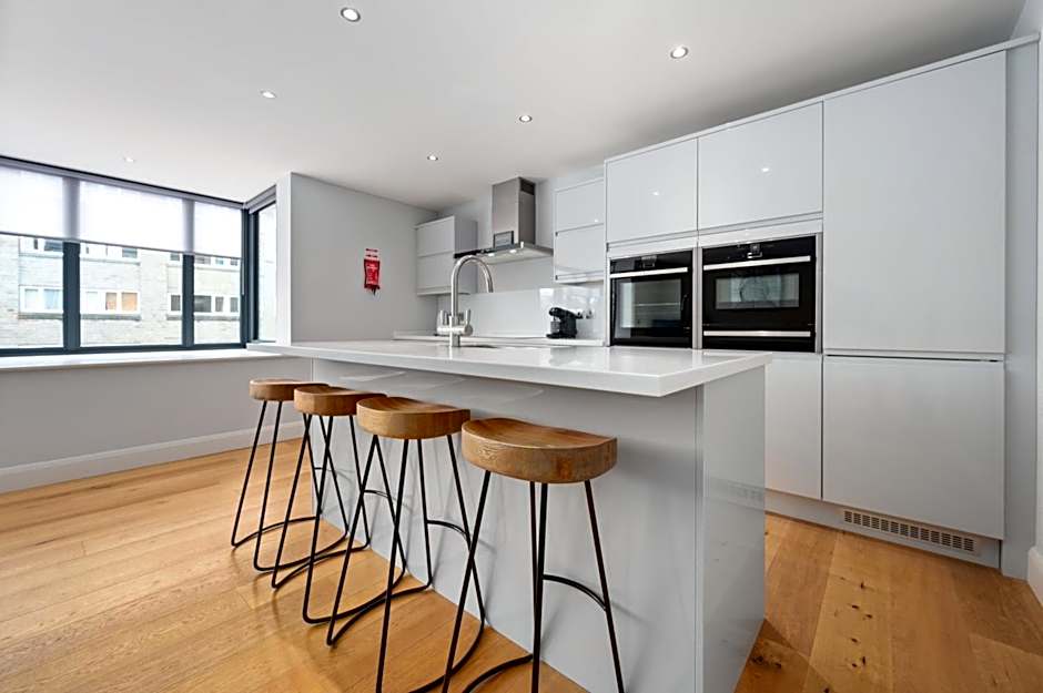 White Hart Hotel & Apartments