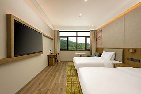 Standard Double Room with Two Double Beds and Garden View