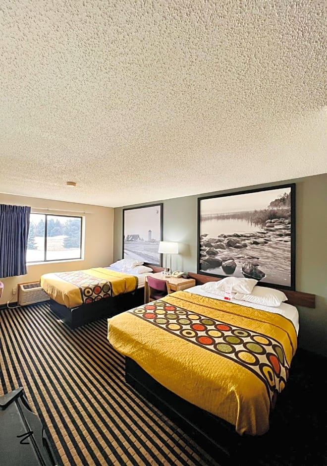 Super 8 by Wyndham Humboldt
