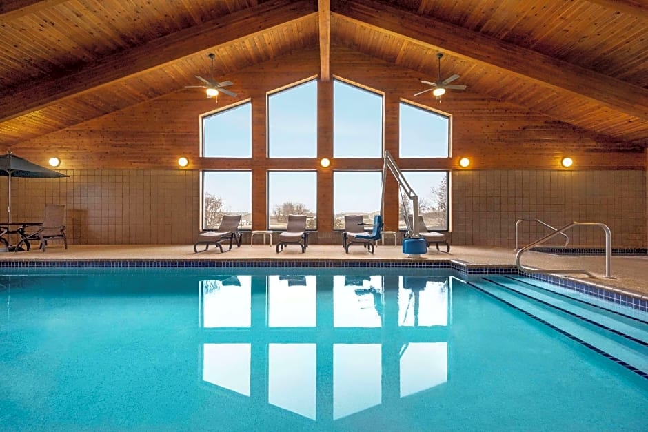 AmericInn by Wyndham Detroit Lakes