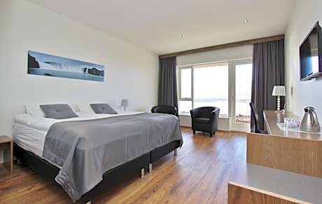 Deluxe Twin Room with Mountain View