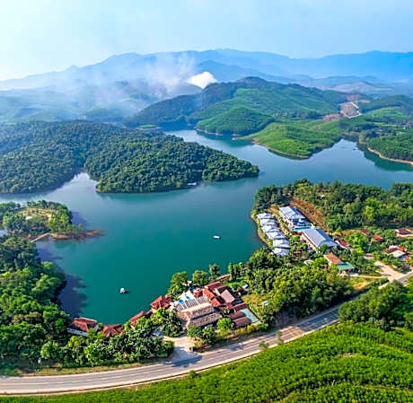 Phong Nha Lake House Resort