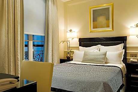 Classic Double Room (bed 55 in and shower)