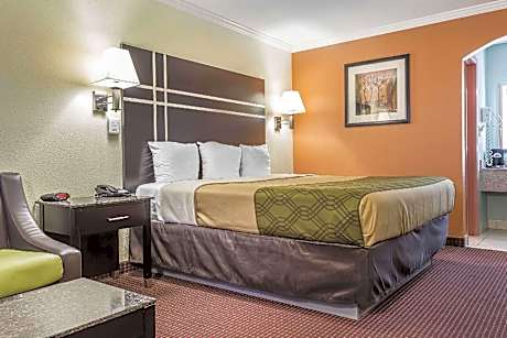 1 King Bed Smoking