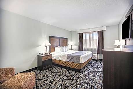 Queen Room with Roll-In Shower - Mobility Accessible/Non-Smoking