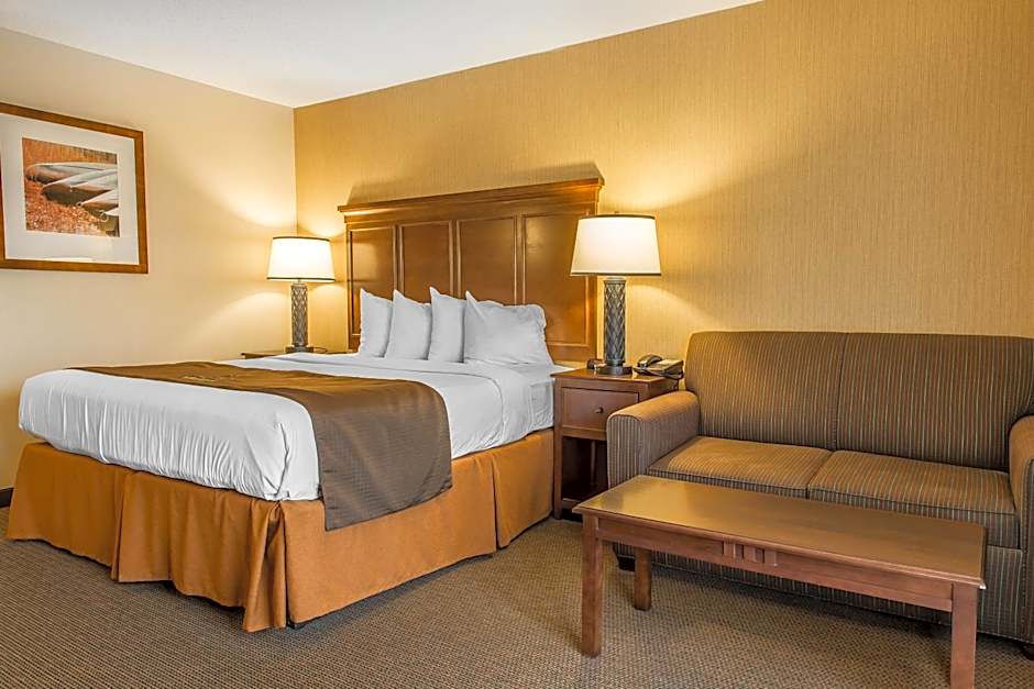 The Black Swan Lee - Lenox, an Ascend Collection Hotel