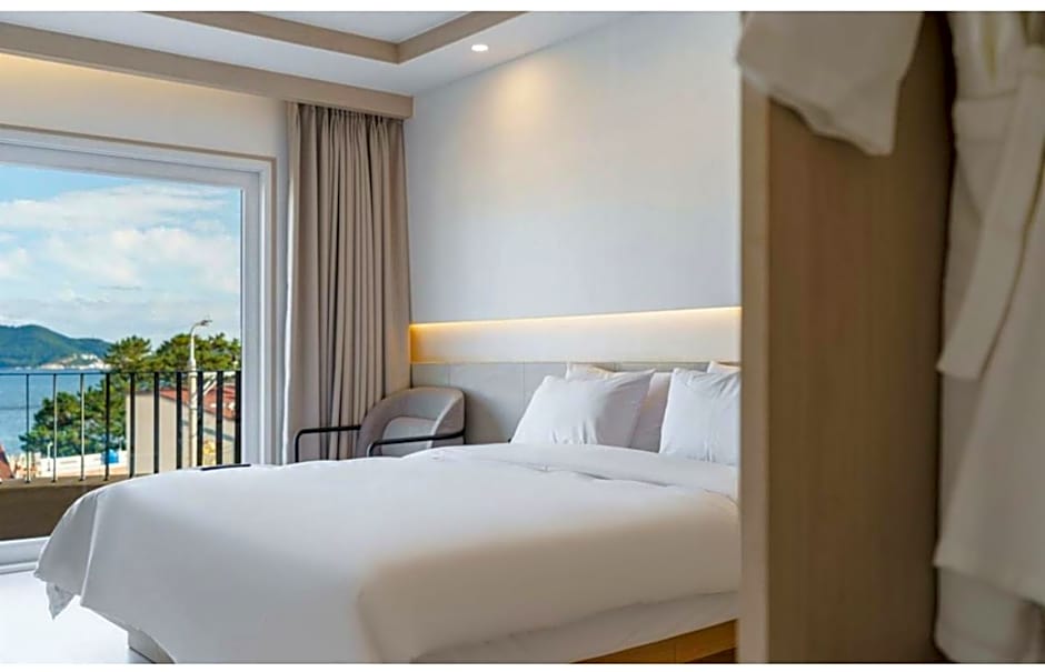 Geoje Mongdol Beach H Avenue Hotel