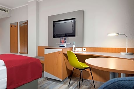 Standard Room 1 King Bed