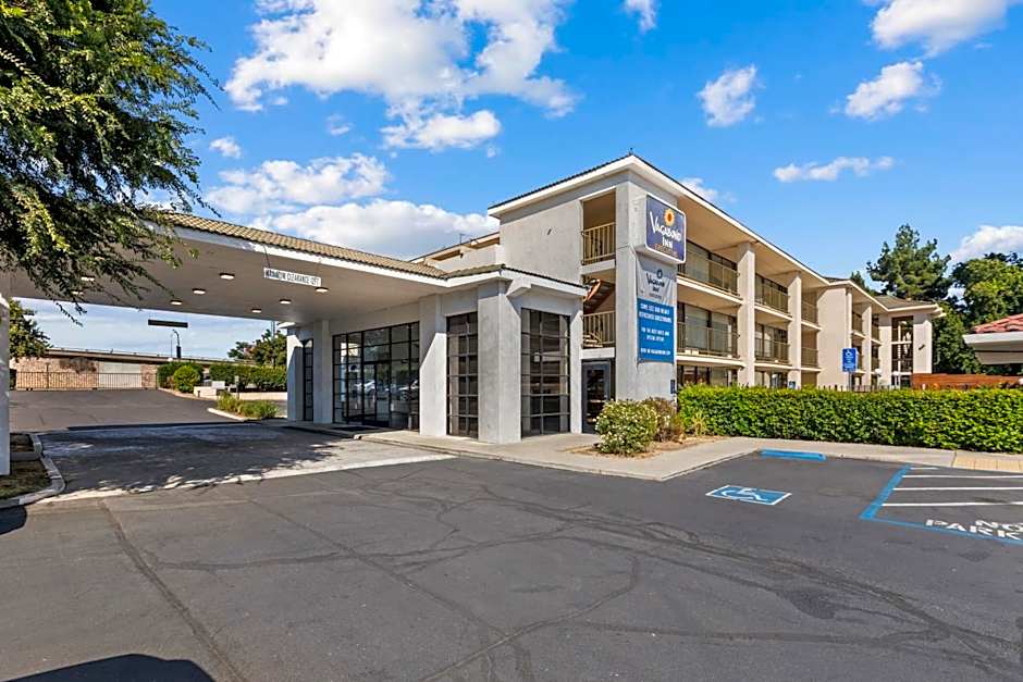 Vagabond Inn Executive Old Town