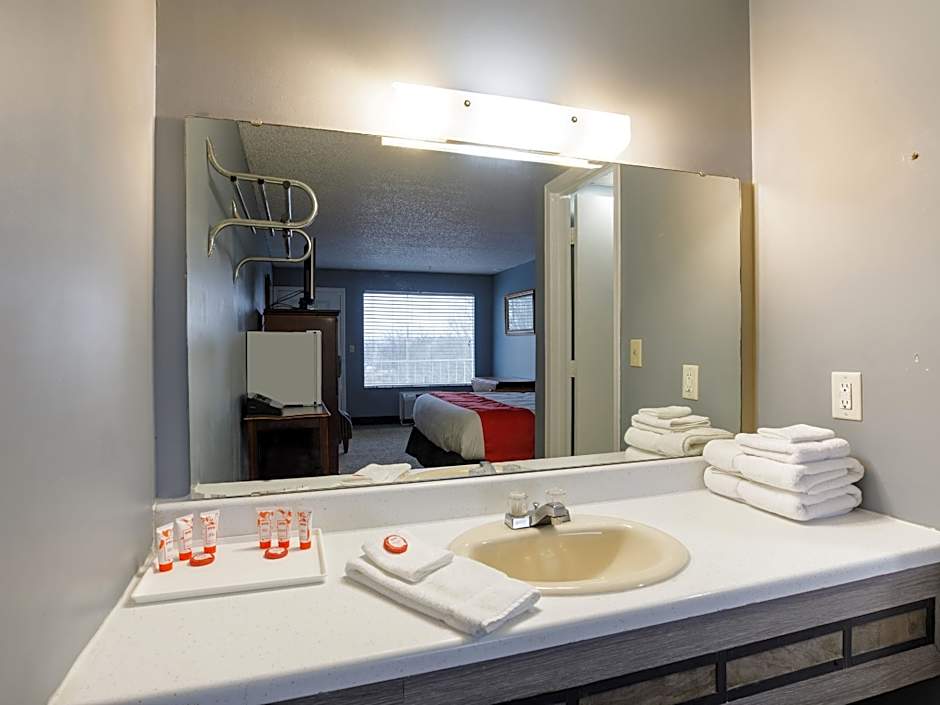 OYO Hotel Branson MO-165