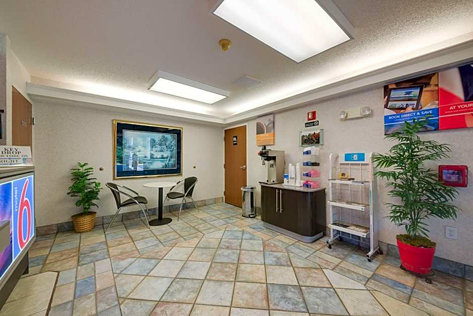 Motel 6-Statesville, NC