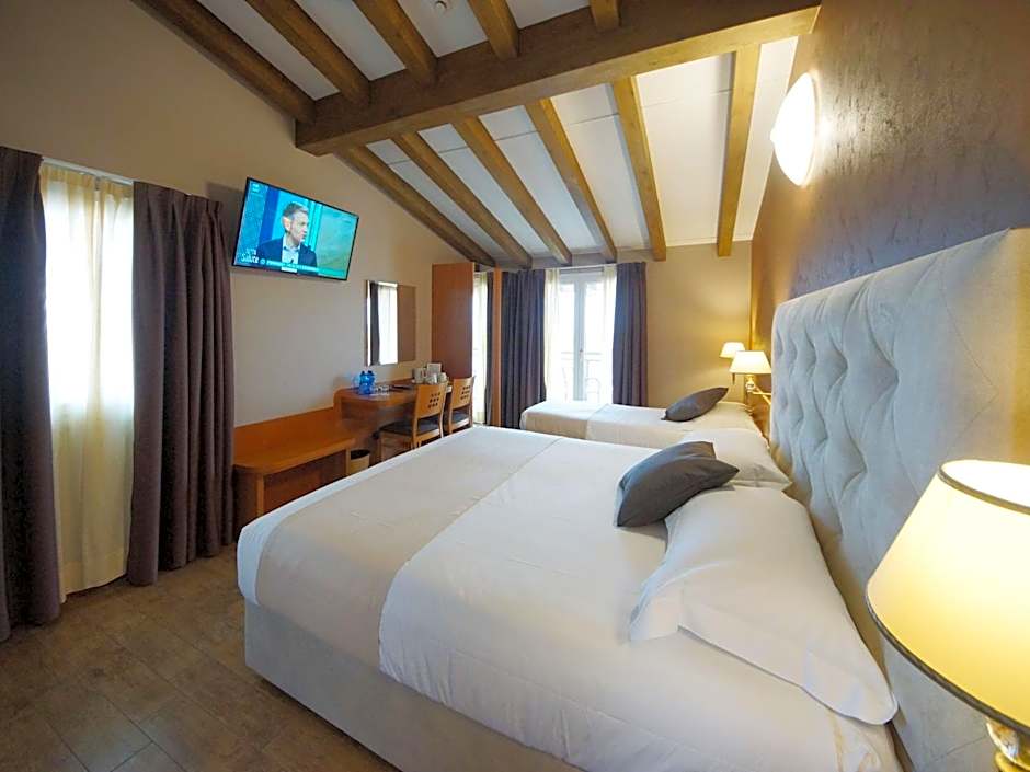 Hotel Clarin 14 by Dori