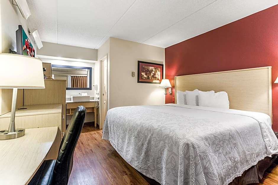 Red Roof Plus Nashville North - Goodlettsville