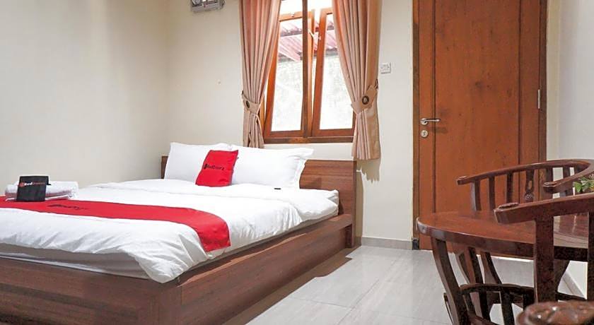 RedDoorz Syariah near Exit Tol Malang