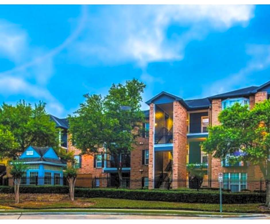 The Reside Fully Furnished Condos - Medical Stays Welcome