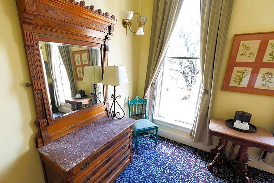 Historic Plaza Hotel