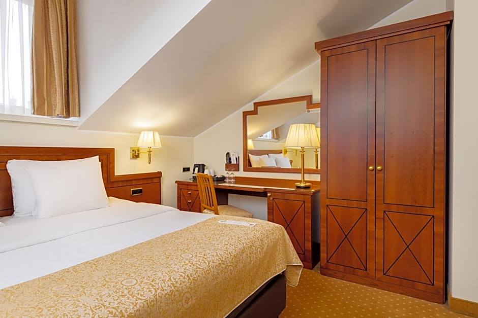 My City Hotel
