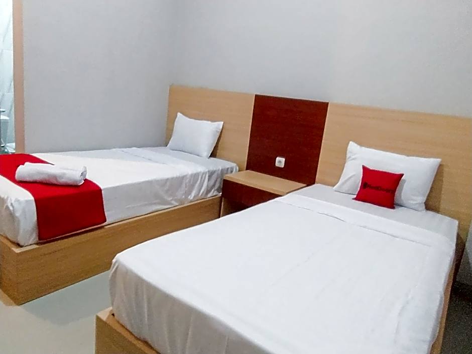 RedDoorz Syariah near Alun Alun Tegal 2