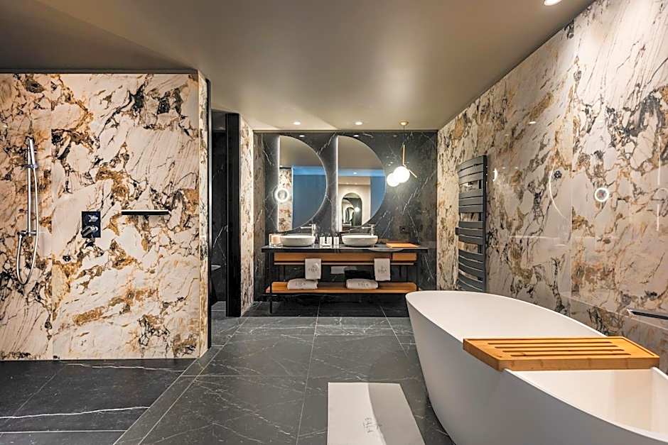 EALA My Lakeside Dream - Adults Friendly