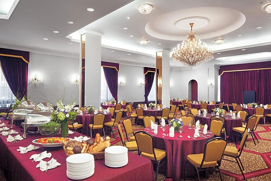  The New Yorker Hotel