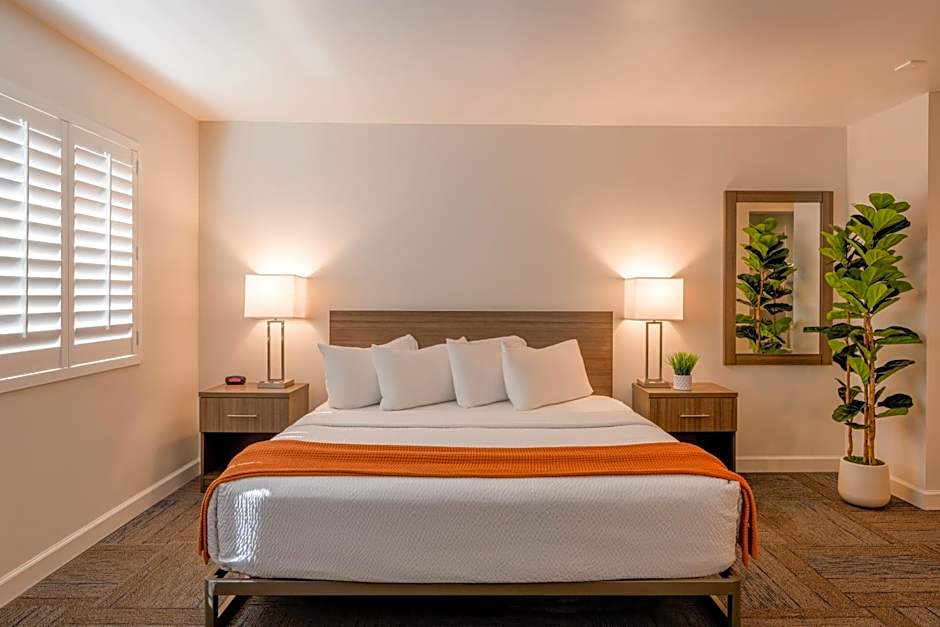 Inn At Moss Landing Point