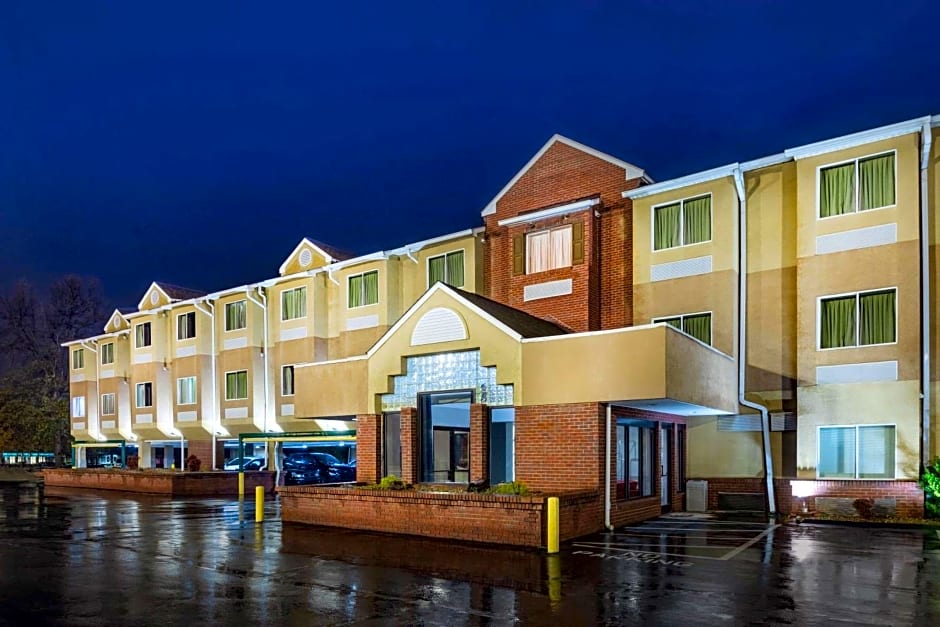 Microtel Inn & Suites by Wyndham Cornelius/Lake Norman