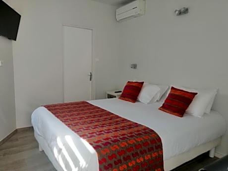 One-Bedroom Loft Apartment with Balcony - 55 in Double Bed