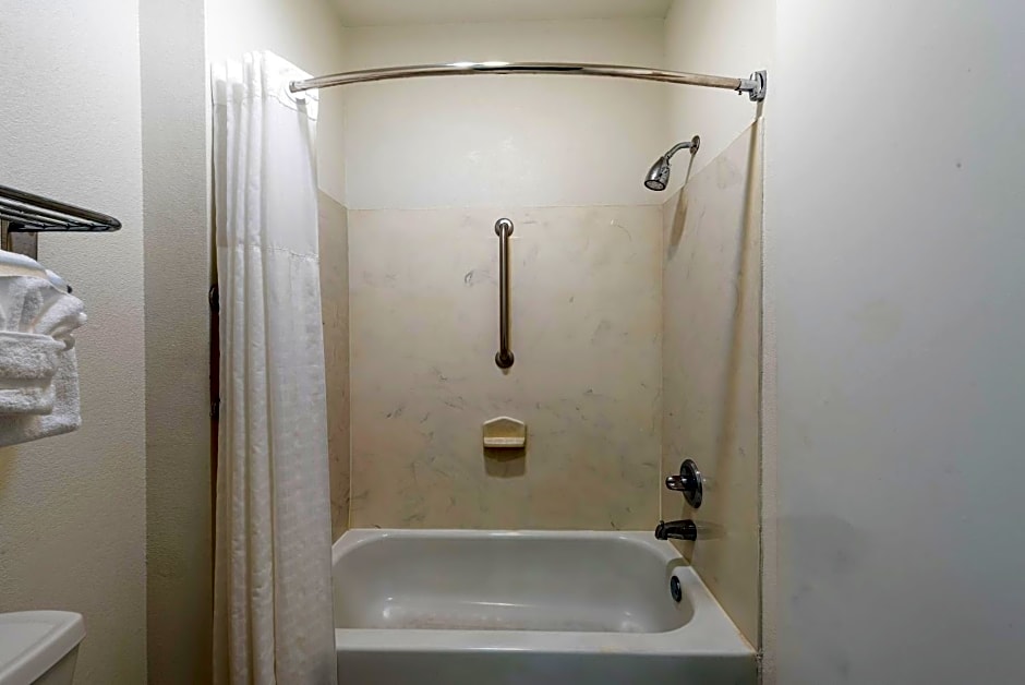 Americas Best Value Inn & Suites Fort Worth South