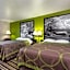 Super 8 by Wyndham Germantown/Milwaukee