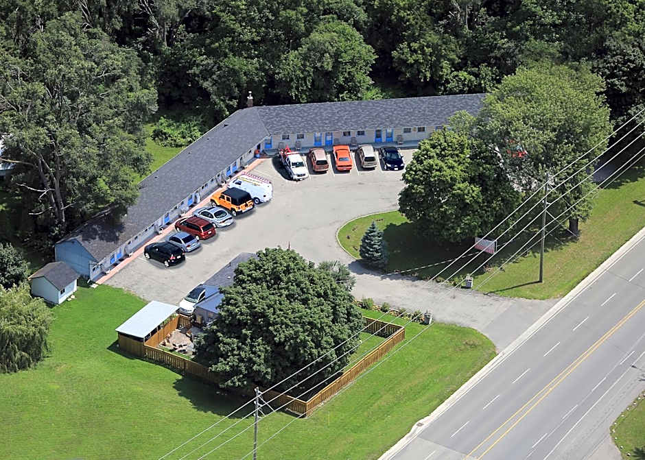 Photo 1 of 40 of Davidson Motel