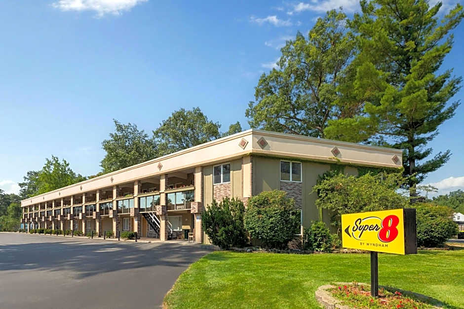 Super 8 by Wyndham Traverse City