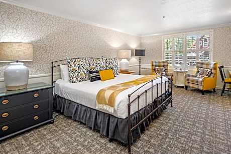 Deluxe King Room - Main Inn