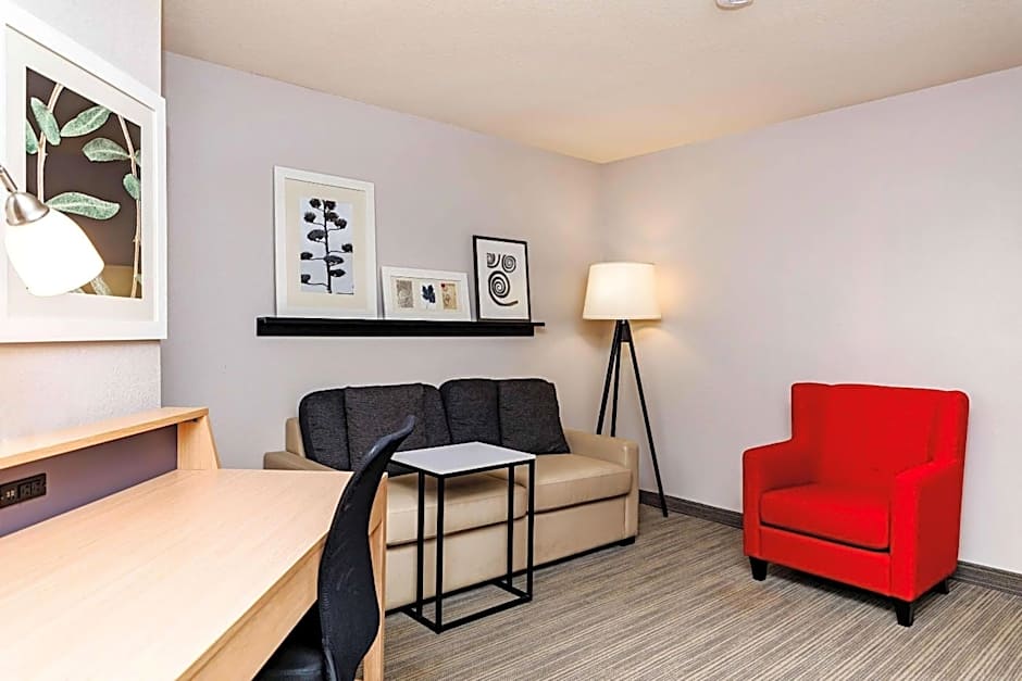 Country Inn & Suites by Radisson, Appleton Airport - Fox River Mall Area