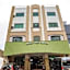 OYO 210 Apple Tree Suites