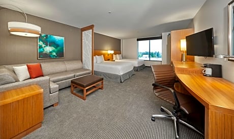 Queen Room with Two Queen Beds and Sofa Bed - High Floor